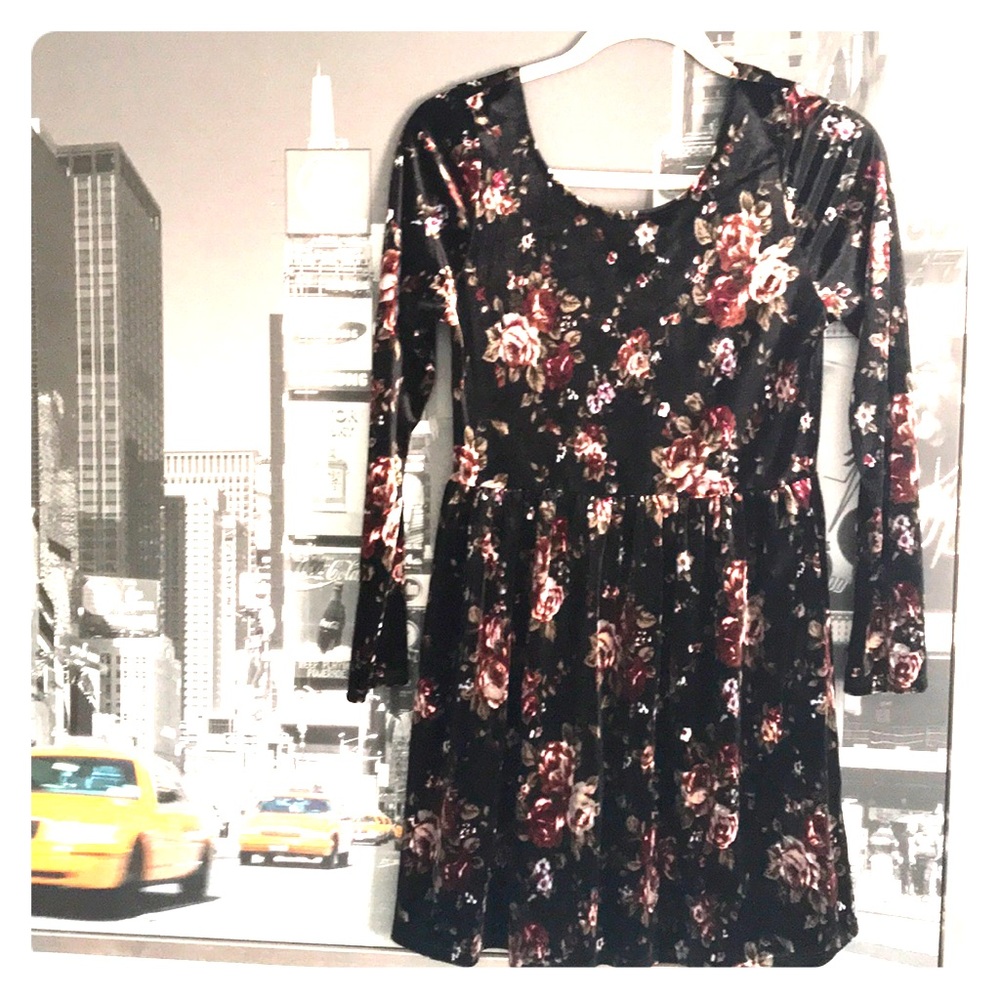 Black floral baby doll velvet dress w/bell sleeves